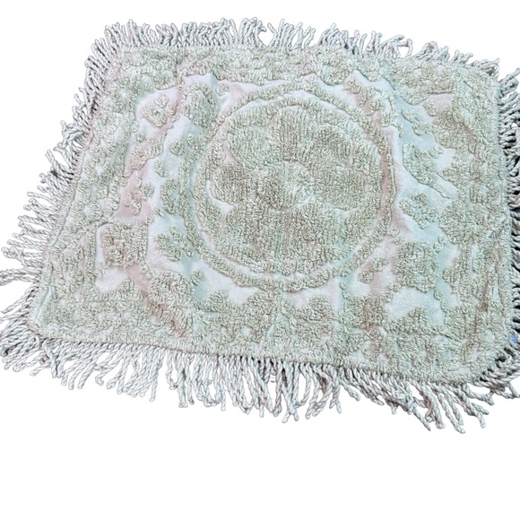 Chenille Sage Medalion Tufting Textured Bedspread with Fringe size King - Picture 4 of 16